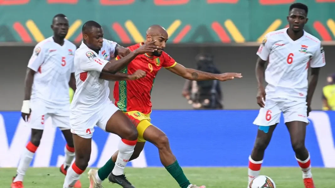 Des joueurs de la GuinÃ©e et de la Gambie