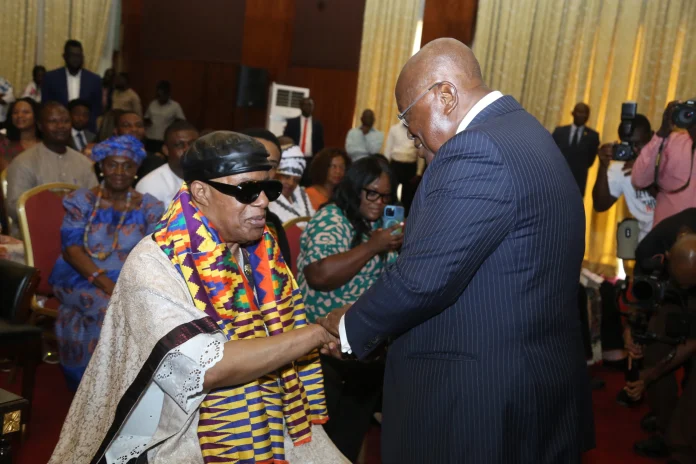 Le prÃ©sident de la RÃ©publique du Ghana, Nana Addo Akufo-Addo, a confÃ©rÃ© la nationalitÃ© ghanÃ©enne au maestro de la musique, Stevie Wonder.